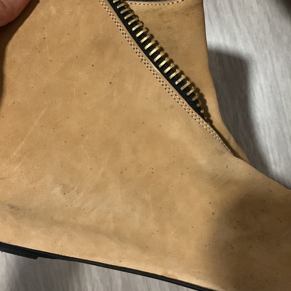 Giuseppe Zanotti tan booties with gold zipper - Picture 7 of 8